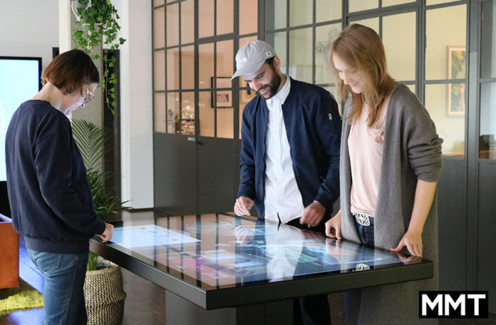 AVR-EDGE-MultiTouch-Table-65-Inch-Demodern-Office-900px-01